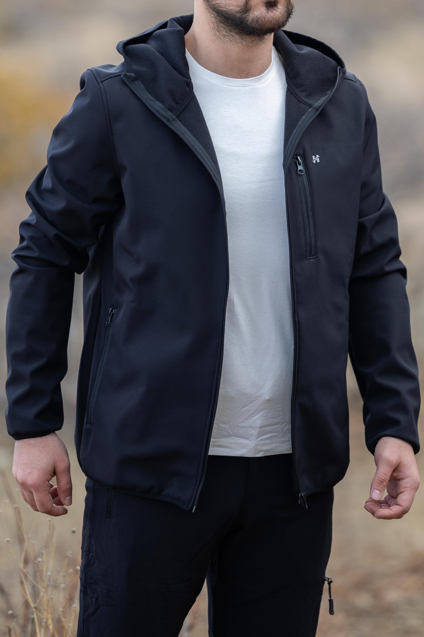 Siyah Kapüşonlu Softshell Mont